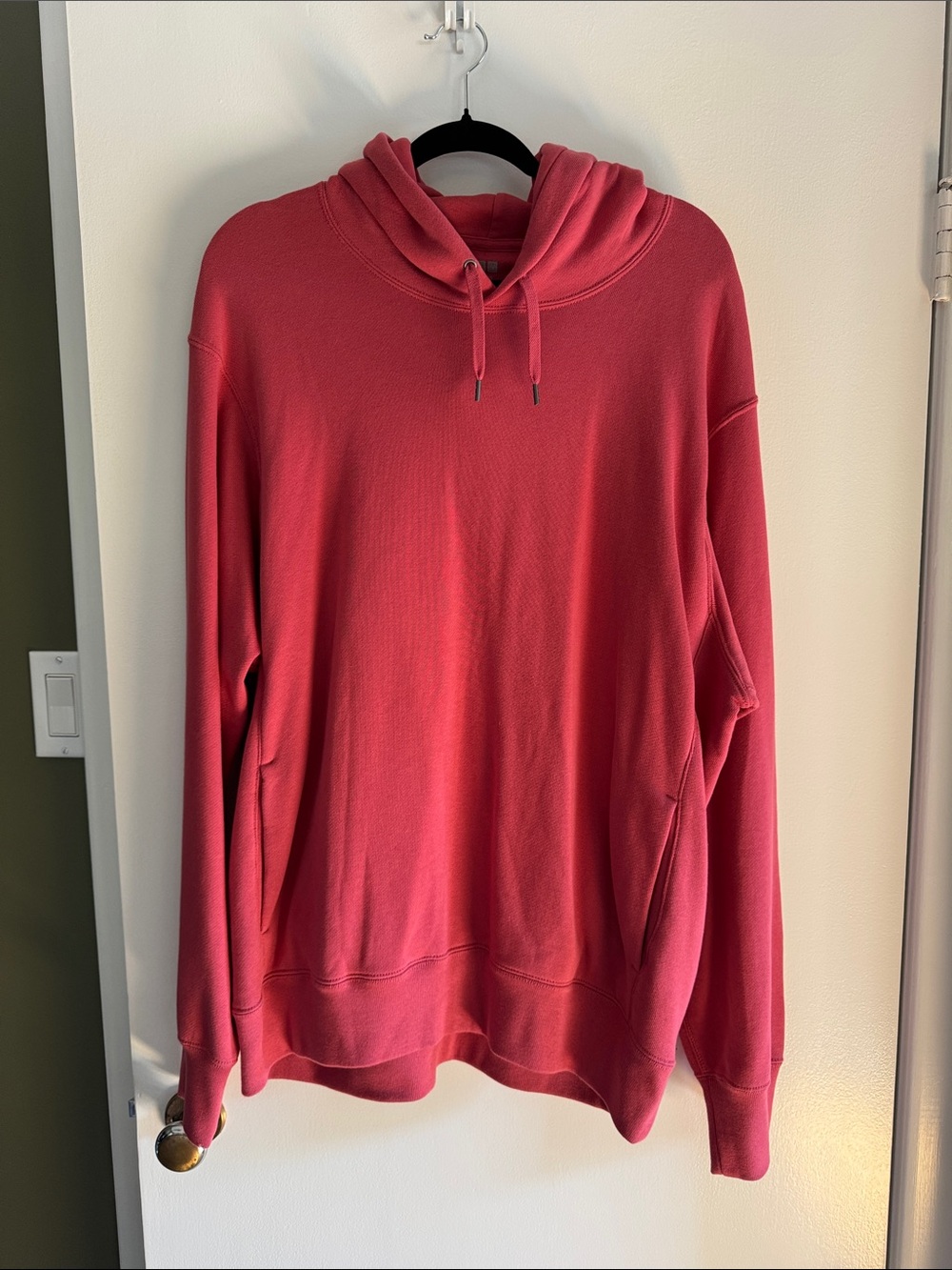Uniqlo Men’s Hoodie in Rose Pink